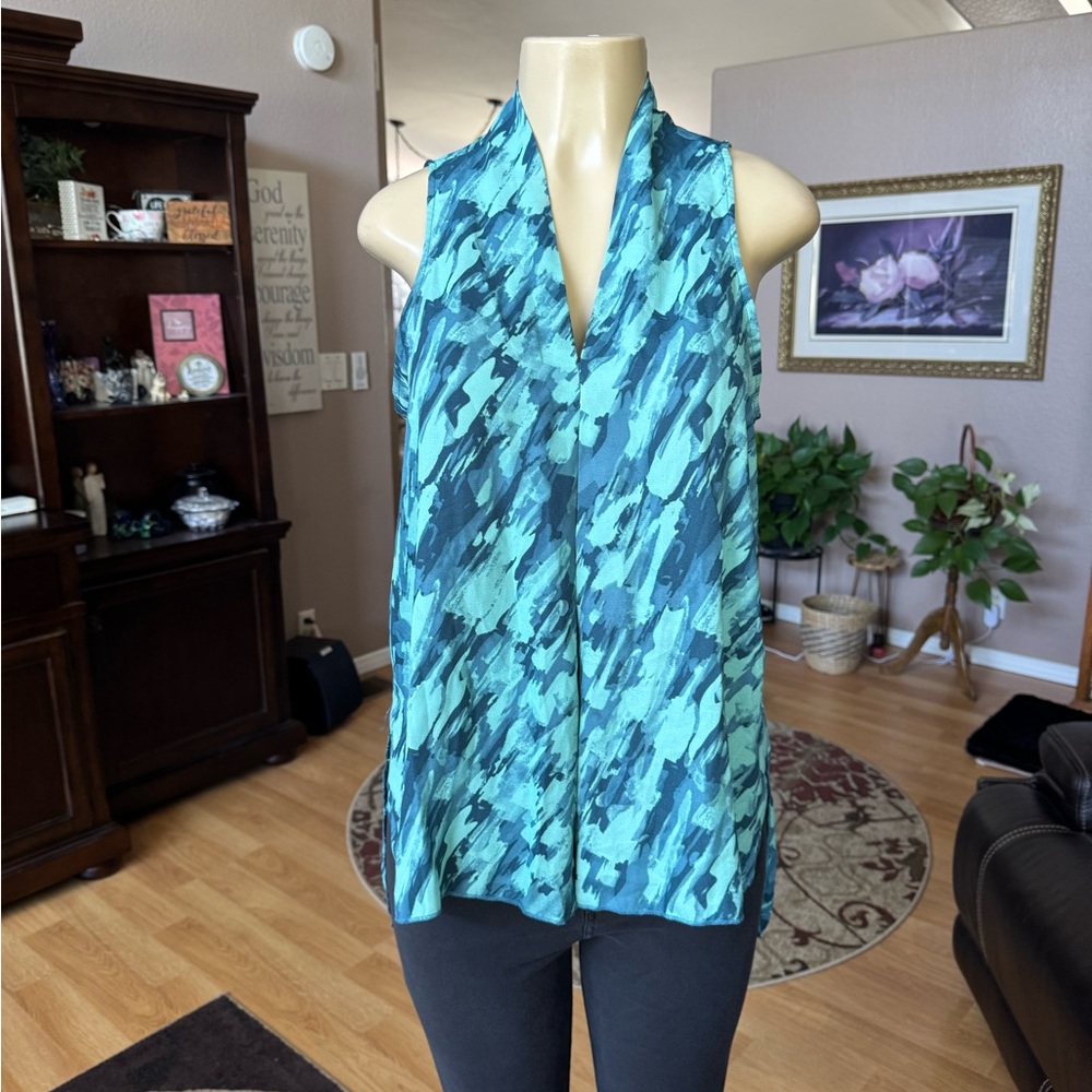 Daffodil shades of green sleeveless Vneck blouse-size M